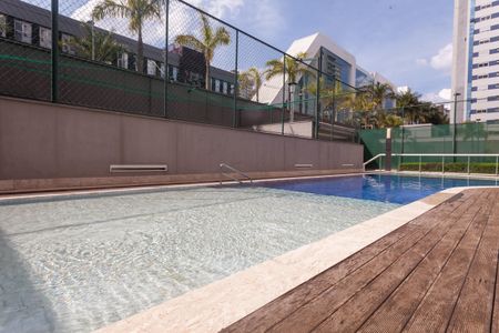 Apartamento à venda com 200m², 4 quartos e 4 vagas Apartamento à venda com 200m², 4 quartos e 4 vagasÁrea comum - Piscina