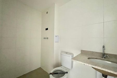 Banheiro de kitnet/studio à venda com 1 quarto, 24m² em Vila Santa Catarina, São Paulo
