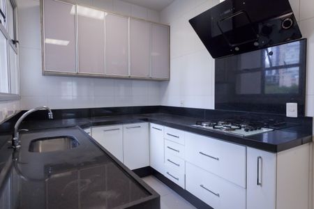 Apartamento à venda com 136m², 3 quartos e 3 vagas Apartamento à venda com 136m², 3 quartos e 3 vagasCozinha