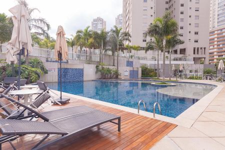 Apartamento à venda com 136m², 3 quartos e 3 vagas Apartamento à venda com 136m², 3 quartos e 3 vagasÁrea comum - Piscina