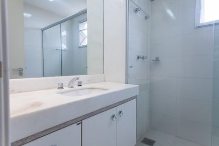 Apartamento à venda com 136m², 3 quartos e 3 vagas Apartamento à venda com 136m², 3 quartos e 3 vagasBanheiro suite 3