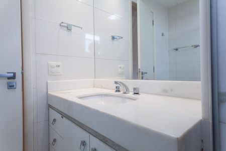 Apartamento à venda com 136m², 3 quartos e 3 vagas Apartamento à venda com 136m², 3 quartos e 3 vagasBanheiro suite 3