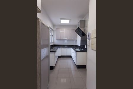 Apartamento à venda com 136m², 3 quartos e 3 vagas Apartamento à venda com 136m², 3 quartos e 3 vagasCozinha