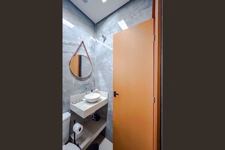 Banheiro de apartamento para alugar com 1 quarto, 33m² em Vila Zilda, São Paulo