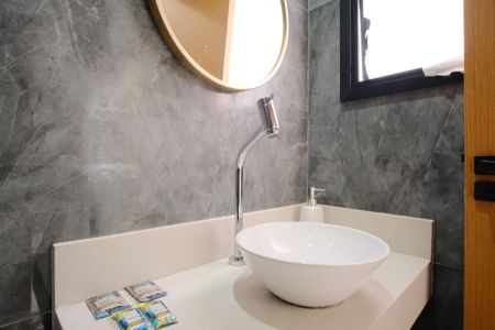 Banheiro Social de kitnet/studio para alugar com 1 quarto, 33m² em Vila Zilda, São Paulo