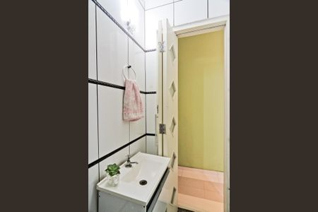 Lavabo de casa de condomínio para alugar com 2 quartos, 100m² em Vila Pereira Cerca, São Paulo