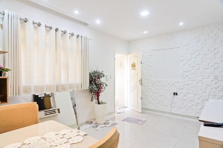 Sala de casa de condomínio para alugar com 2 quartos, 100m² em Vila Pereira Cerca, São Paulo