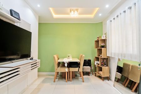 Sala de casa de condomínio para alugar com 2 quartos, 100m² em Vila Pereira Cerca, São Paulo