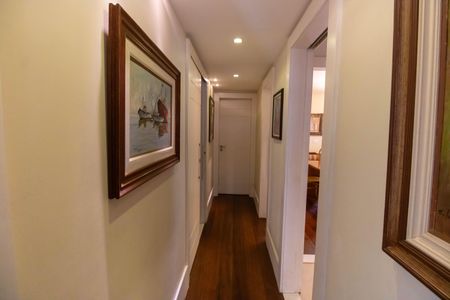 Apartamento à venda com 166m², 3 quartos e 2 vagasCorredor 