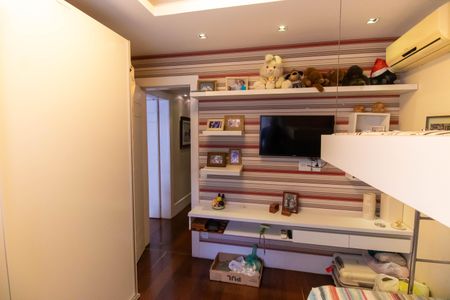 Apartamento à venda com 166m², 3 quartos e 2 vagasQuarto 