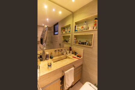 Apartamento à venda com 166m², 3 quartos e 2 vagasBanheiro da Suíte 2