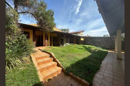 Casa à venda com 231m², 3 quartos e 4 vagas