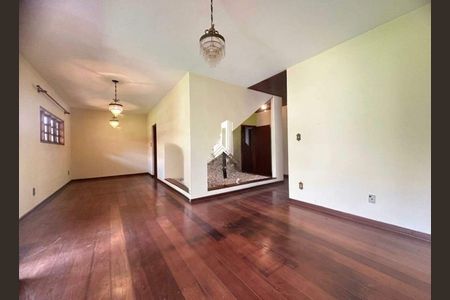 Casa à venda com 231m², 3 quartos e 4 vagas