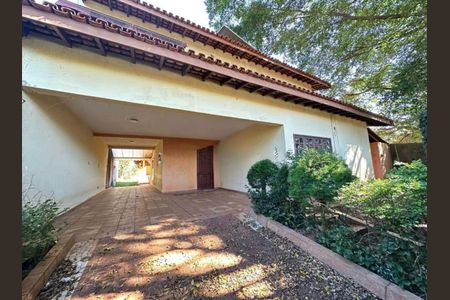 Casa à venda com 231m², 3 quartos e 4 vagas