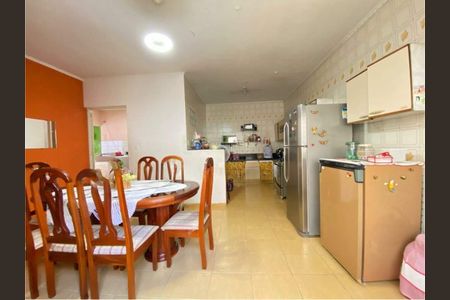 Casa à venda com 200m², 4 quartos e 4 vagas