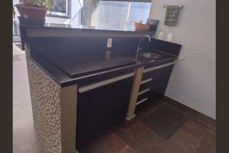 Casa à venda com 378m², 3 quartos e 3 vagas