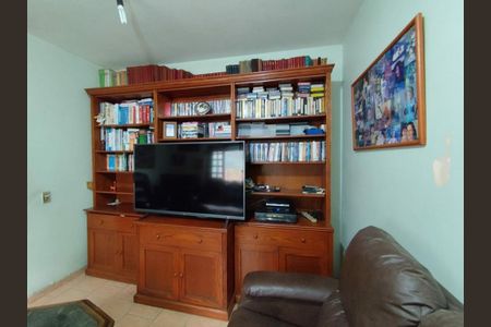 Casa à venda com 5 quartos, 230m² em Jardim Jucara, São Paulo