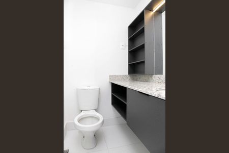 Banheiro Social de kitnet/studio para alugar com 1 quarto, 27m² em Partenon, Porto Alegre