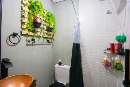 Apartamento à venda com 46m², 2 quartos e 1 vaga Apartamento à venda com 46m², 2 quartos e 1 vagaBanheiro social