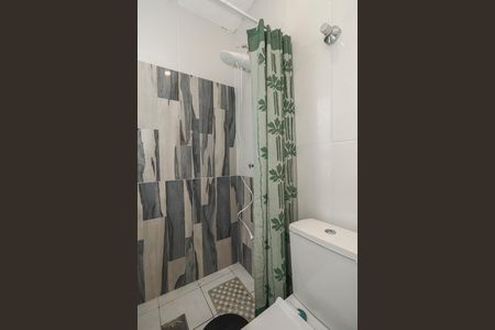 Banheiro Social de apartamento para alugar com 1 quarto, 48m² em Morro Santana, Porto Alegre