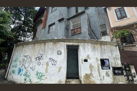 Casa à venda com 200m², 5 quartos e sem vaga Casa à venda com 200m², 5 quartos e sem vagaFachada