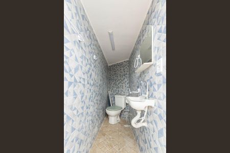 Casa à venda com 200m², 5 quartos e sem vagaBanheiro de serviço