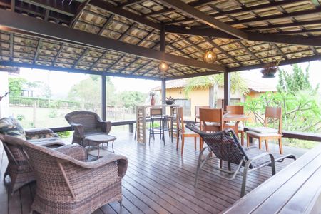 Casa de condomínio à venda com 220m², 4 quartos e 12 vagas Casa de condomínio à venda com 220m², 4 quartos e 12 vagasÁrea externa