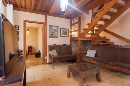 Sala de TV de casa de condomínio à venda com 4 quartos, 220m² em Nova Lima, Nova Lima