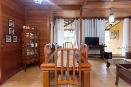 Casa de condomínio à venda com 220m², 4 quartos e 12 vagas Casa de condomínio à venda com 220m², 4 quartos e 12 vagasSala de Jantar