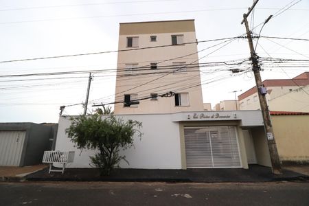 Apartamento para alugar com 55m², 2 quartos e 1 vagaFachada