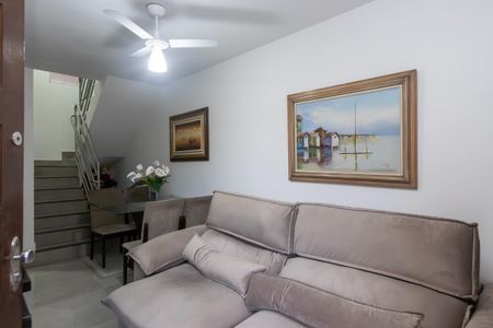 Sala de casa para alugar com 3 quartos, 88m² em Heliópolis, Belo Horizonte