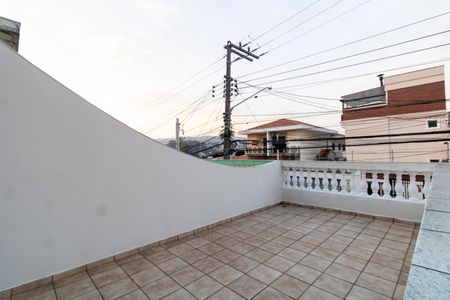 Casa à venda com 356m², 4 quartos e 3 vagas Casa à venda com 356m², 4 quartos e 3 vagasVaranda