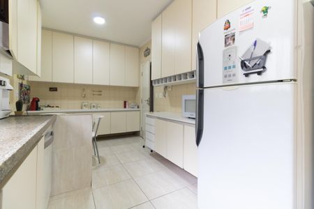 Apartamento à venda com 157m², 4 quartos e 3 vagas Apartamento à venda com 157m², 4 quartos e 3 vagasCozinha