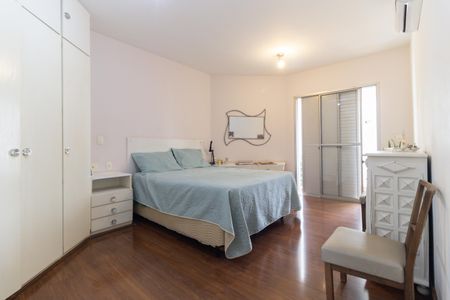 Apartamento à venda com 157m², 4 quartos e 3 vagas Apartamento à venda com 157m², 4 quartos e 3 vagasSuíte 2