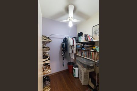 Apartamento à venda com 157m², 4 quartos e 3 vagas Apartamento à venda com 157m², 4 quartos e 3 vagasQuarto de Serviço