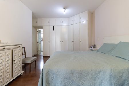 Apartamento à venda com 157m², 4 quartos e 3 vagas Apartamento à venda com 157m², 4 quartos e 3 vagasSuíte 2