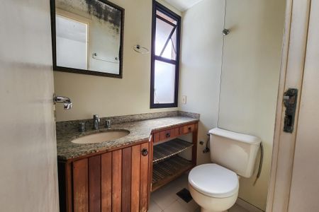 Apartamento à venda com 177m², 2 quartos e 2 vagas Apartamento à venda com 177m², 2 quartos e 2 vagasBanheiro da Suíte