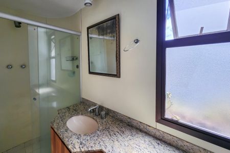 Apartamento à venda com 177m², 2 quartos e 2 vagas Apartamento à venda com 177m², 2 quartos e 2 vagasBanheiro da Suíte