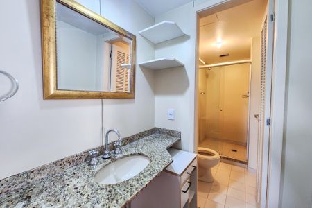Apartamento à venda com 177m², 2 quartos e 2 vagas Apartamento à venda com 177m², 2 quartos e 2 vagasBanheiro Social 2