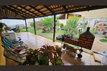 Casa à venda com 301m², 3 quartos e 4 vagas Casa à venda com 301m², 3 quartos e 4 vagasVaranda