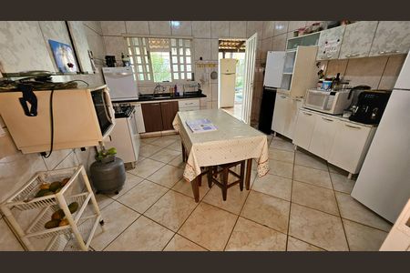 Casa à venda com 301m², 3 quartos e 4 vagas Casa à venda com 301m², 3 quartos e 4 vagasCozinha
