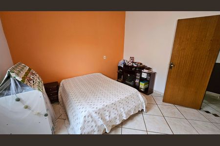 Casa à venda com 301m², 3 quartos e 4 vagas Casa à venda com 301m², 3 quartos e 4 vagasQuarto 1