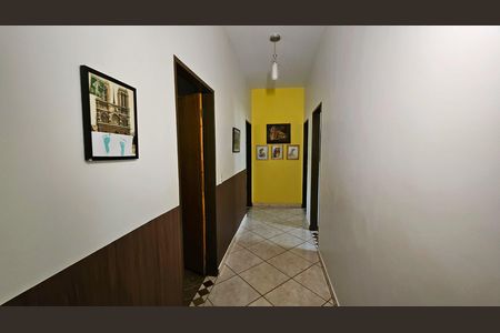 Casa à venda com 301m², 3 quartos e 4 vagas Casa à venda com 301m², 3 quartos e 4 vagasCorredor