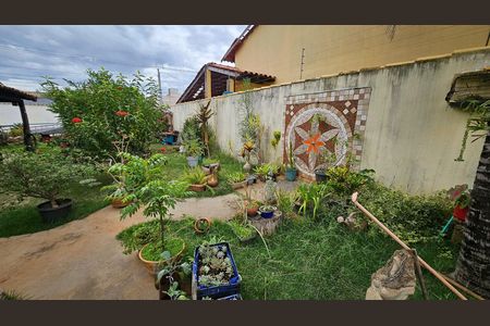 Casa à venda com 301m², 3 quartos e 4 vagas Casa à venda com 301m², 3 quartos e 4 vagasQuintal