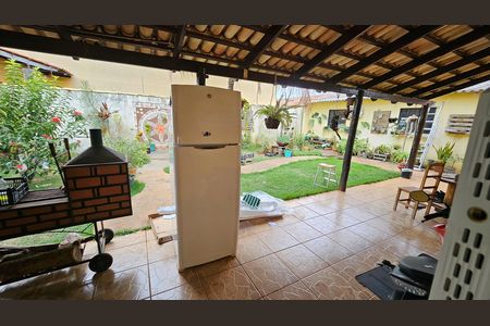 Casa à venda com 301m², 3 quartos e 4 vagas Casa à venda com 301m², 3 quartos e 4 vagasVaranda