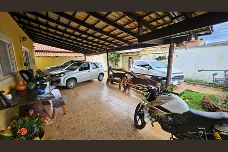 Casa à venda com 301m², 3 quartos e 4 vagas Casa à venda com 301m², 3 quartos e 4 vagasGaragem