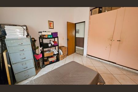 Casa à venda com 301m², 3 quartos e 4 vagas Casa à venda com 301m², 3 quartos e 4 vagasQuarto 2