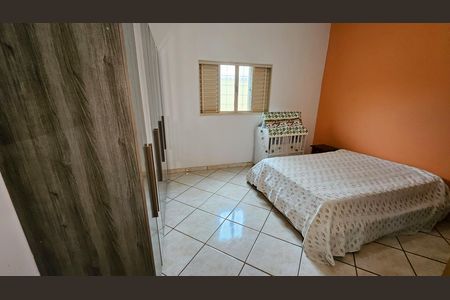 Casa à venda com 301m², 3 quartos e 4 vagas Casa à venda com 301m², 3 quartos e 4 vagasQuarto 1