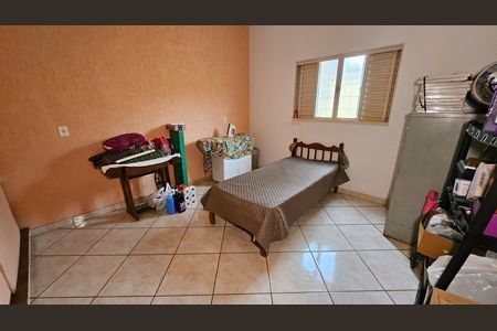 Casa à venda com 301m², 3 quartos e 4 vagas Casa à venda com 301m², 3 quartos e 4 vagasQuarto 2