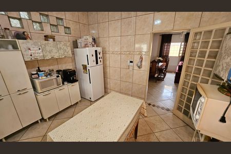 Casa à venda com 301m², 3 quartos e 4 vagas Casa à venda com 301m², 3 quartos e 4 vagasCozinha